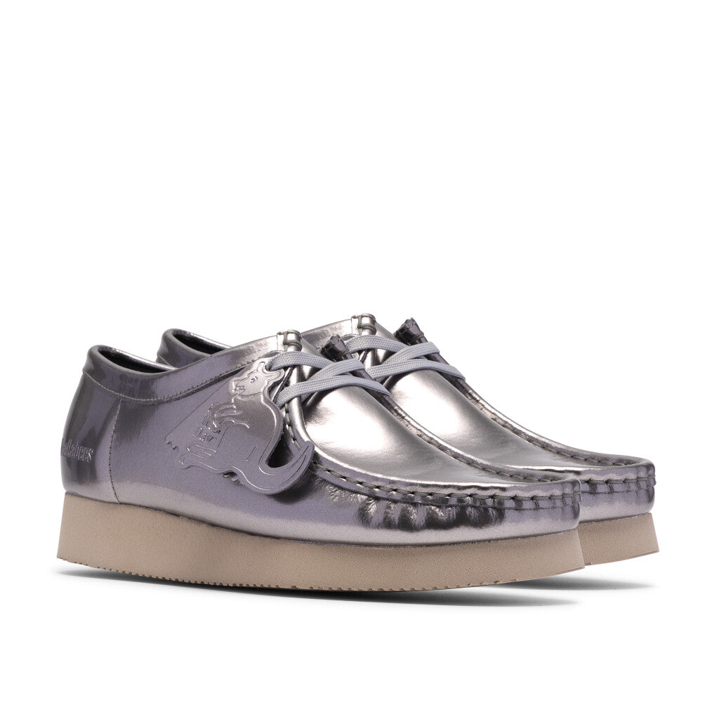 Clarks W Wallabee 2604 silver patent