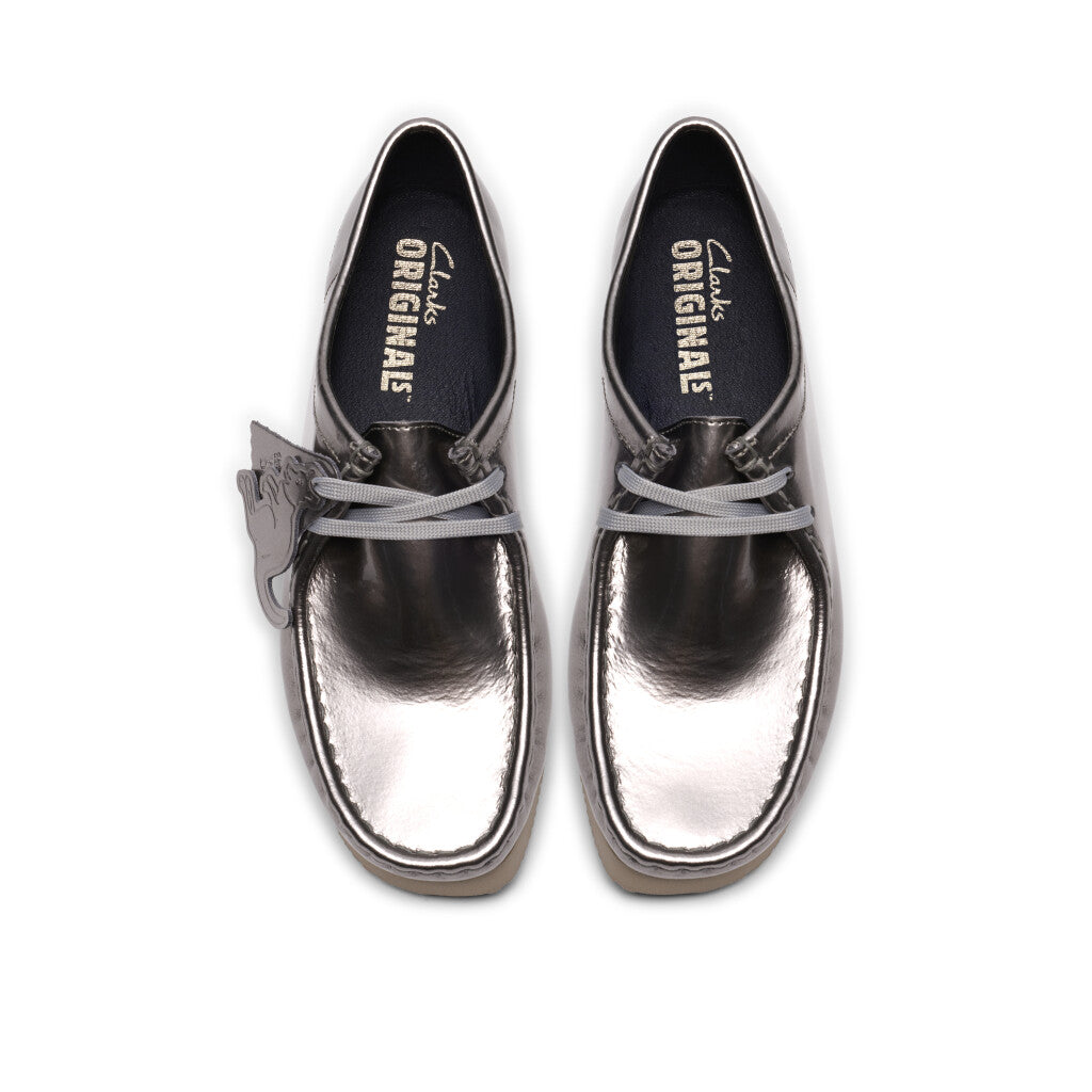 Clarks W Wallabee 2604 silver patent