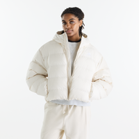 New Balance Boston Puffer Jacket in Linen, Vorderansicht am Model