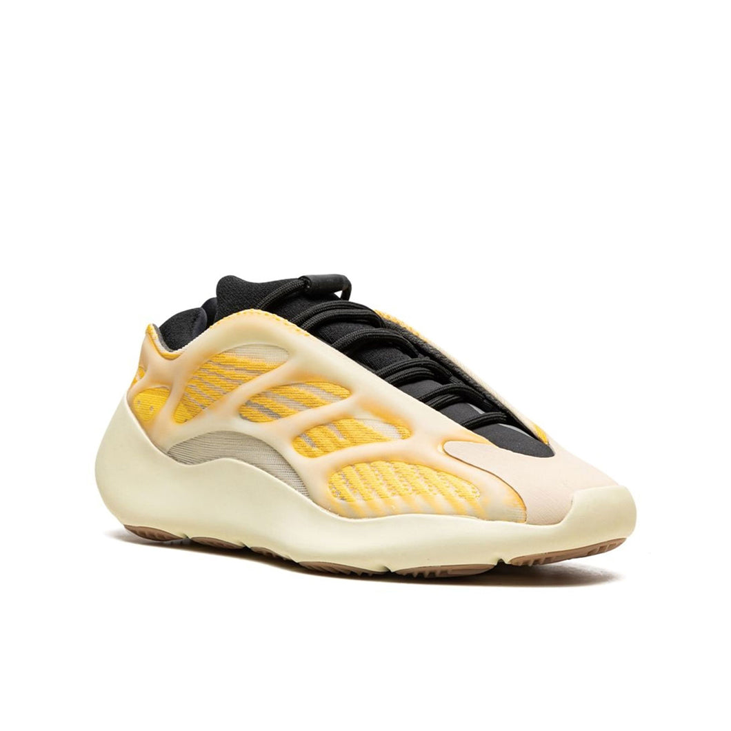 700 v3 safflower on feet