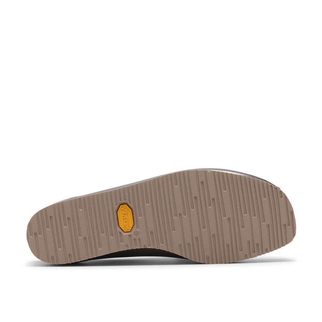 Clarks W Wallabee 2604 silver patent