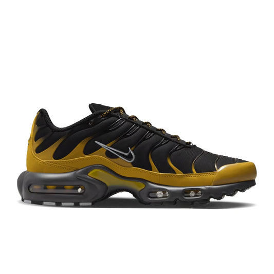 Nike Air Max Plus in Bronze/Black-Medium Ash