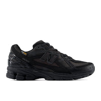 New Balance 1906N Black/Black Cement – Aussenseite