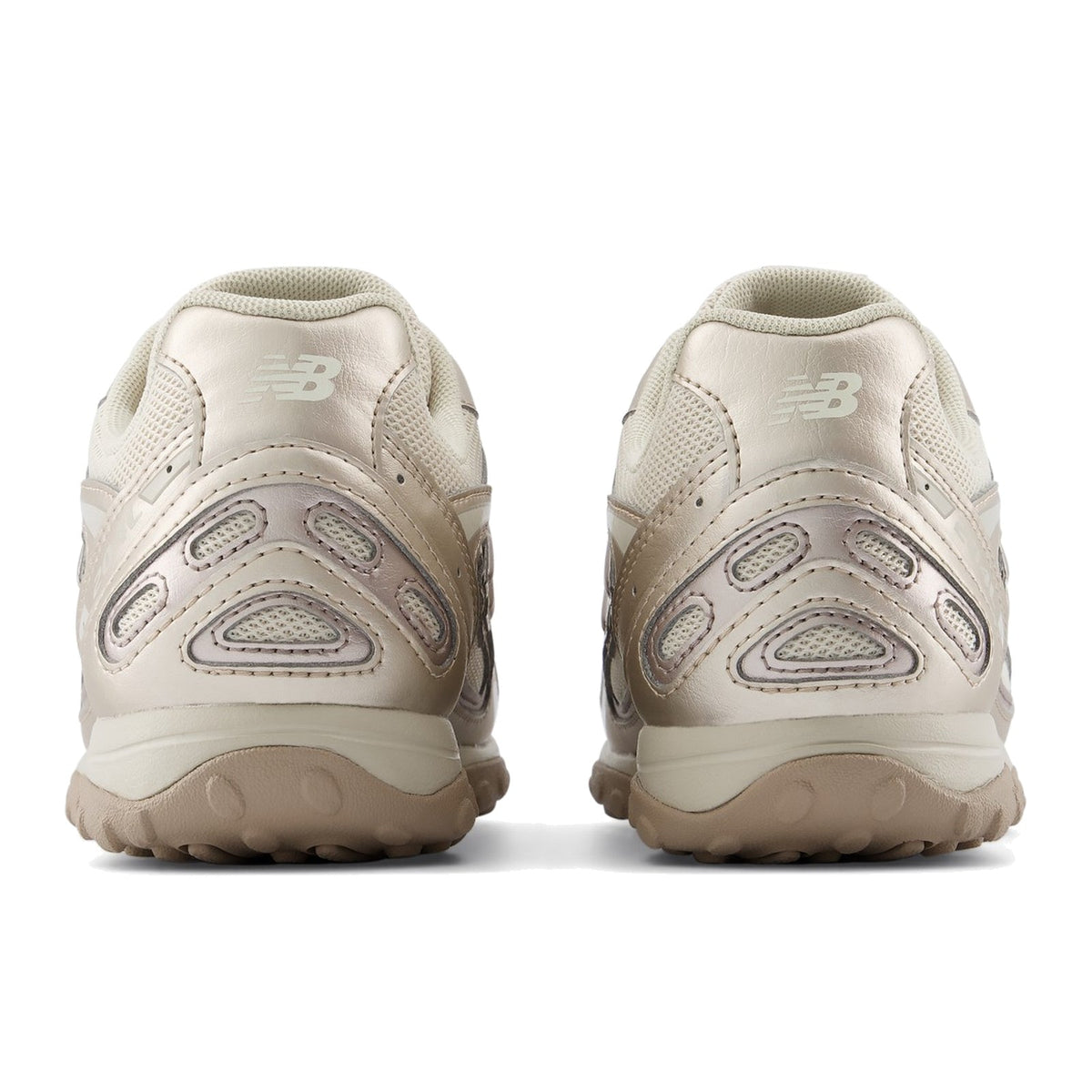New Balance 204L Timberwolf/Light Gold Metallic – Fersenansicht