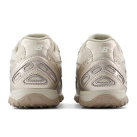 New Balance 204L Timberwolf/Light Gold Metallic – Fersenansicht